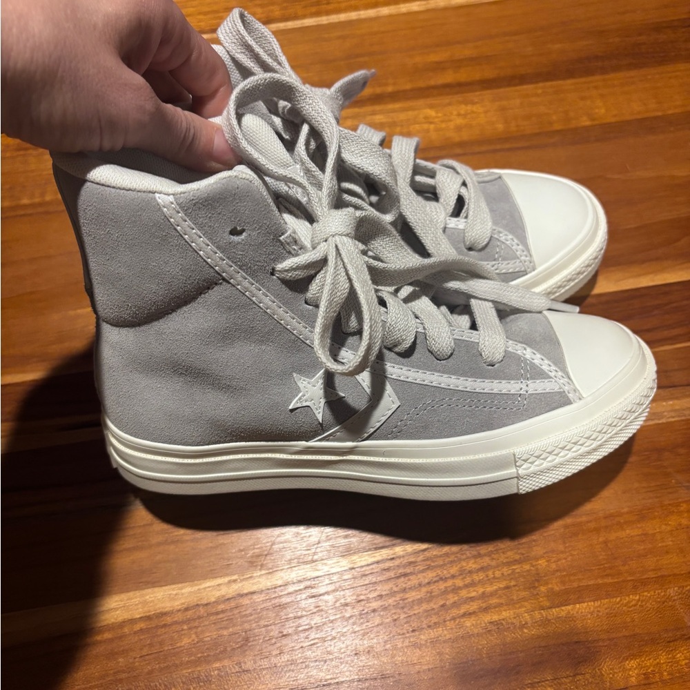 Gray High-Top Converse All-Stars 4.5 - Picture 5 of 8
